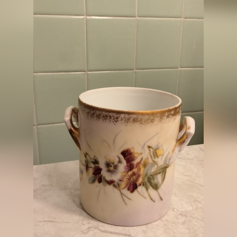 Antique Victoria Carlsbad Vase Planter Cuo